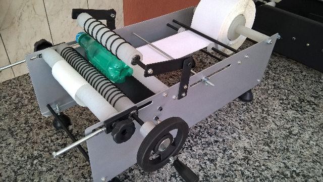 Foto 1 - Máquina rotuladora manual